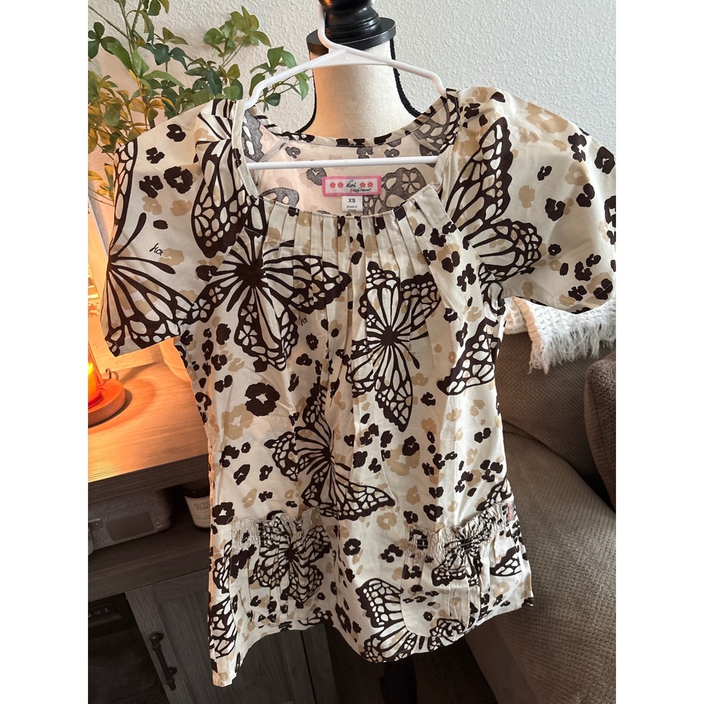 Koi by Kathy Peterson Butterfly Leopard Print Scrub Top Womens XS Brown NWOT